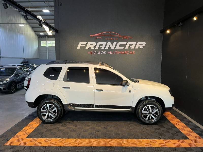 RENAULT - DUSTER - 2017/2018 - Branca - R$ 73.900,00