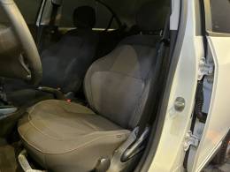 CHEVROLET - ONIX - 2015/2015 - Branca - R$ 57.900,00