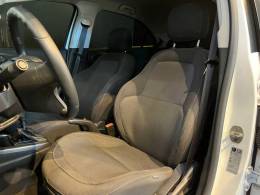 CHEVROLET - ONIX - 2013/2014 - Branca - R$ 53.900,00