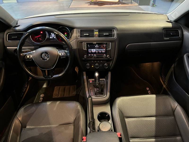VOLKSWAGEN - JETTA - 2016/2016 - Branca - R$ 85.900,00