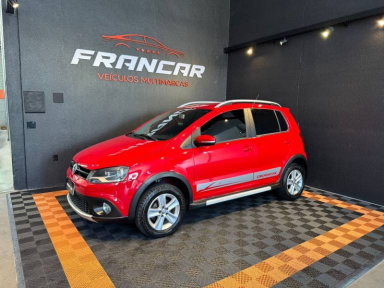 VOLKSWAGEN - CROSSFOX - 2010/2011 - Vermelha - R$ 44.900,00