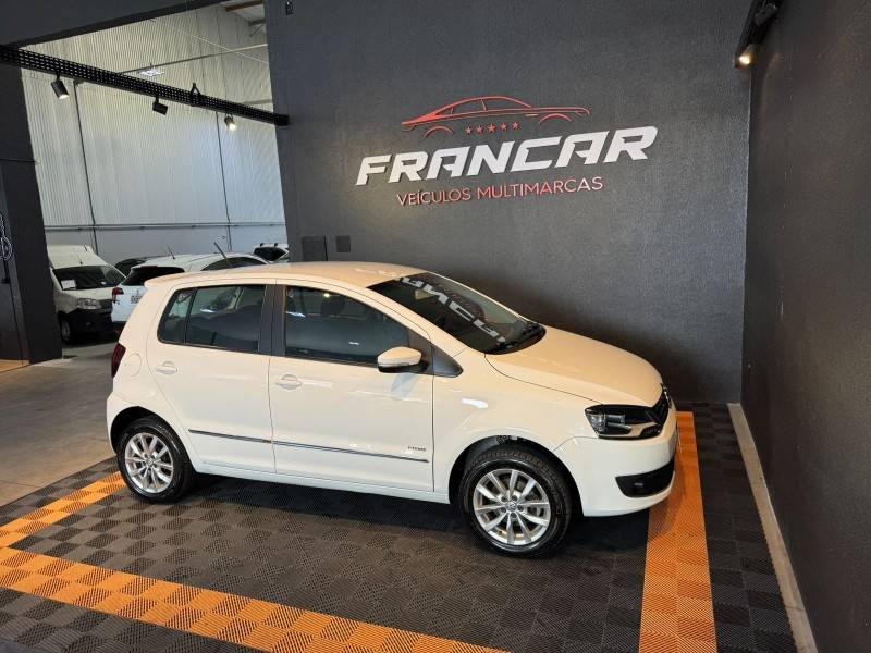 VOLKSWAGEN - FOX - 2012/2013 - Branca - R$ 44.900,00