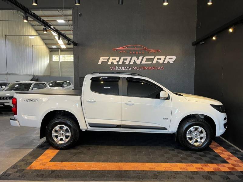 CHEVROLET - S10 - 2017/2018 - Branca - R$ 145.900,00