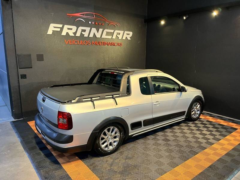 VOLKSWAGEN - SAVEIRO - 2013/2014 - Prata - R$ 68.900,00