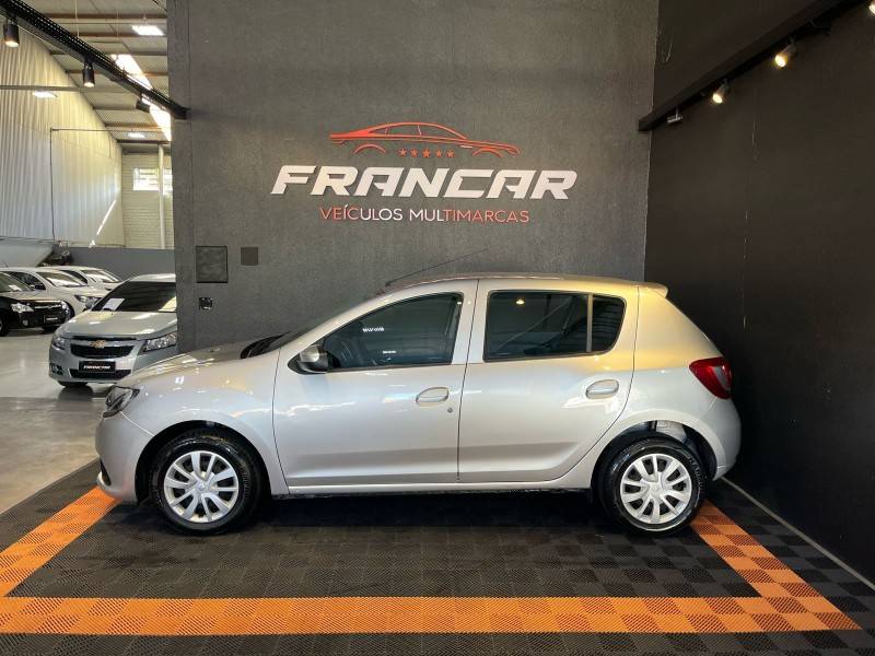 RENAULT - SANDERO - 2017/2018 - Prata - R$ 48.900,00
