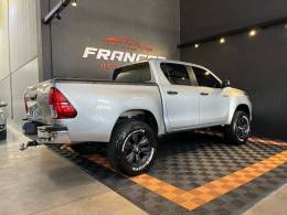 TOYOTA - HILUX - 2016/2017 - Prata - R$ 151.900,00