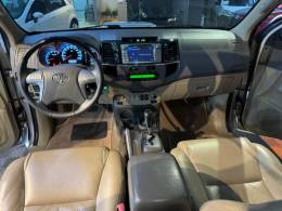 TOYOTA - HILUX SW4 - 2011/2012 - Prata - R$ 139.900,00