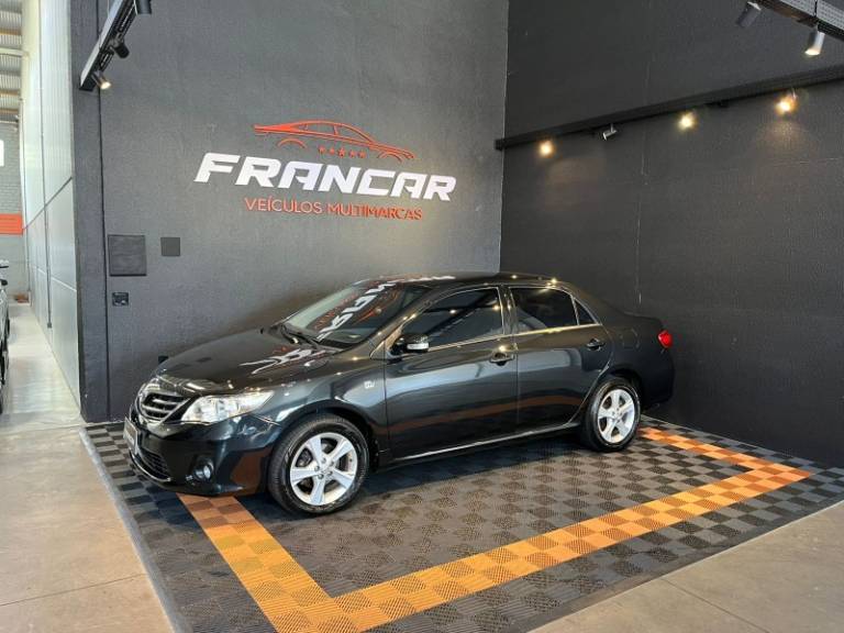 TOYOTA - COROLLA - 2011/2012 - Preta - R$ 66.900,00