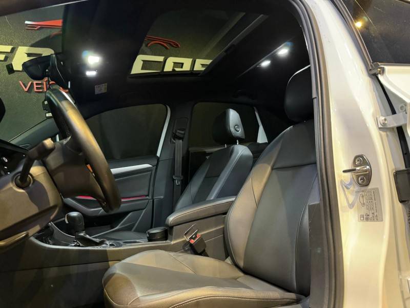 VOLKSWAGEN - JETTA - 2020/2020 - Branca - R$ 132.900,00