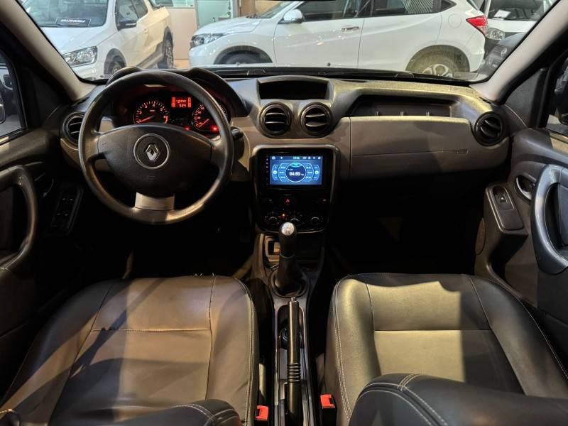 RENAULT - DUSTER - 2011/2012 - Preta - R$ 53.900,00