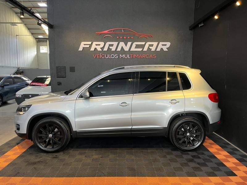 VOLKSWAGEN - TIGUAN - 2011/2012 - Prata - R$ 51.900,00