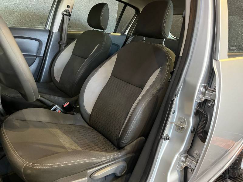 RENAULT - SANDERO - 2017/2018 - Prata - R$ 48.900,00