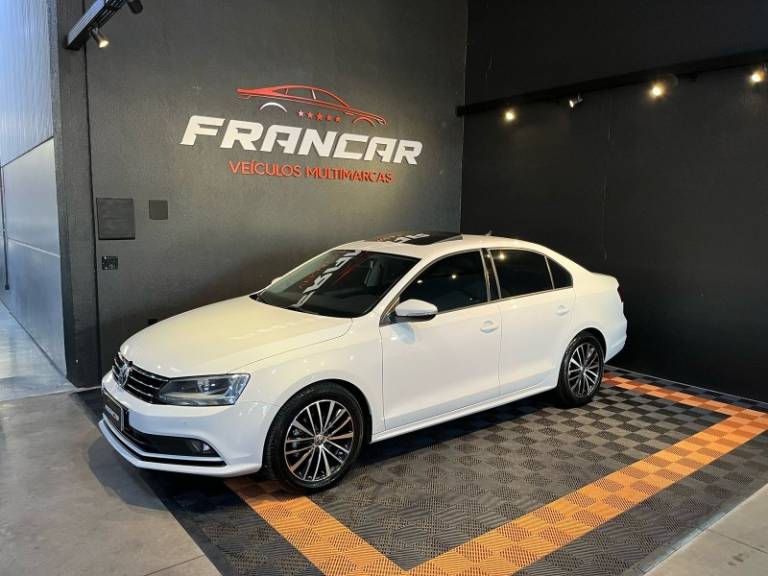 VOLKSWAGEN - JETTA - 2016/2016 - Branca - R$ 85.900,00