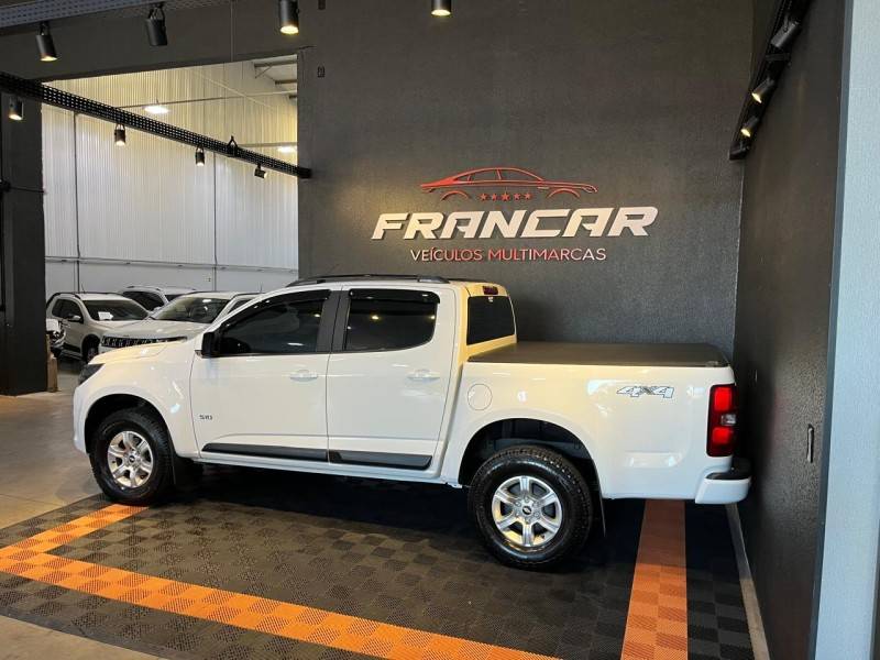 CHEVROLET - S10 - 2017/2018 - Branca - R$ 145.900,00
