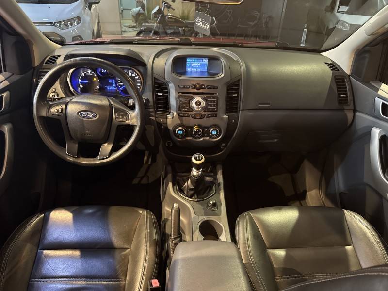 FORD - RANGER - 2012/2013 - Vermelha - R$ 107.900,00