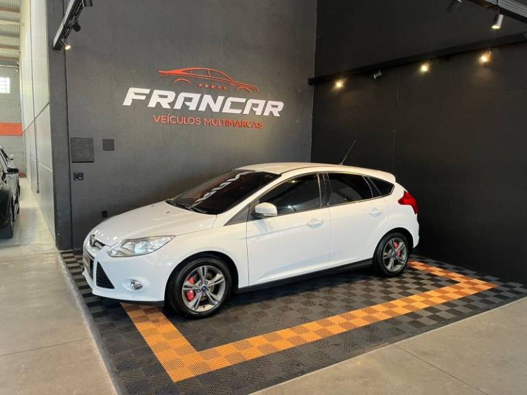FORD - FOCUS - 2014/2014 - Branca - R$ 56.900,00