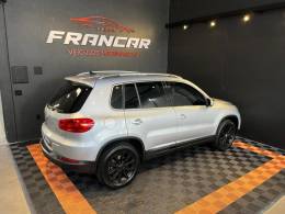 VOLKSWAGEN - TIGUAN - 2011/2012 - Prata - R$ 51.900,00