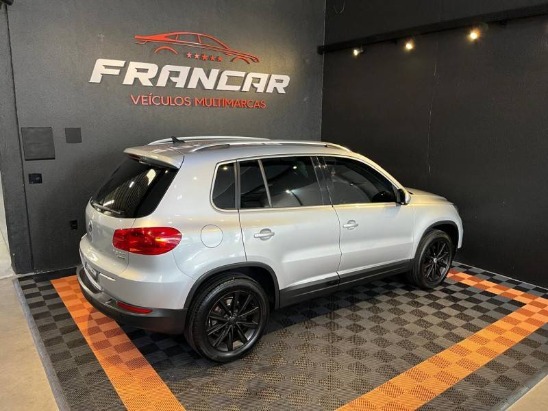 VOLKSWAGEN - TIGUAN - 2011/2012 - Prata - R$ 51.900,00