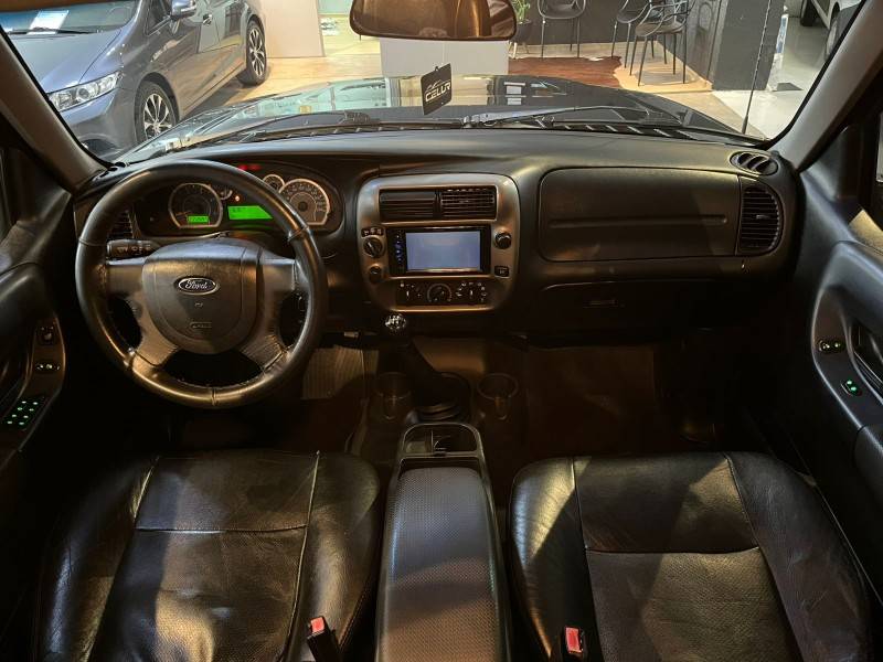 FORD - RANGER - 2010/2011 - Preta - R$ 81.900,00
