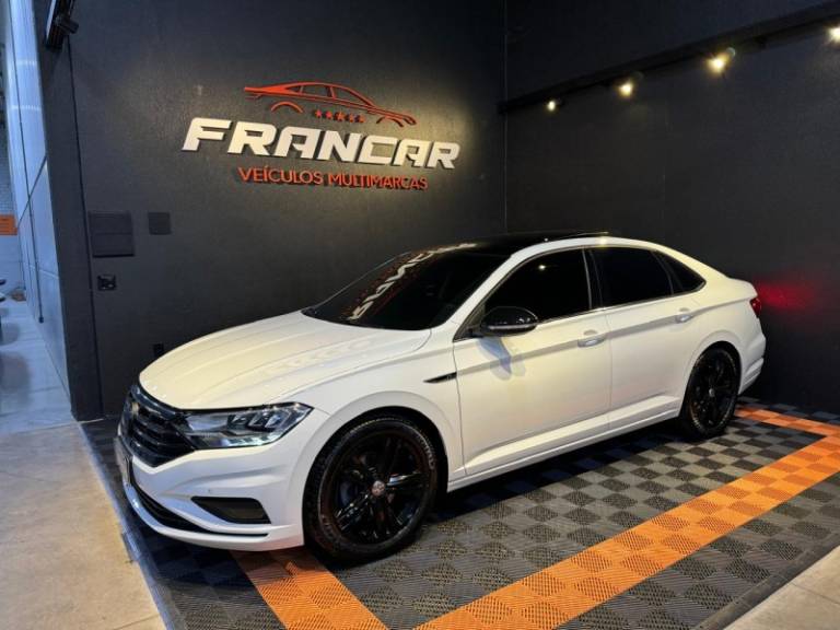 VOLKSWAGEN - JETTA - 2020/2020 - Branca - R$ 132.900,00