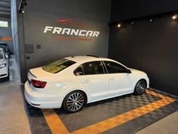 VOLKSWAGEN - JETTA - 2016/2016 - Branca - R$ 84.900,00